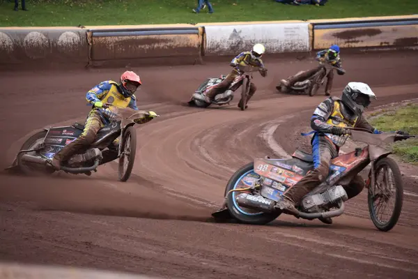 Stockholm, İsveç - 10 Ağustos, 20 1 9: Grand Prix yarış pistindeki iki yarış pisti yarışçıları ve yarış pisti.