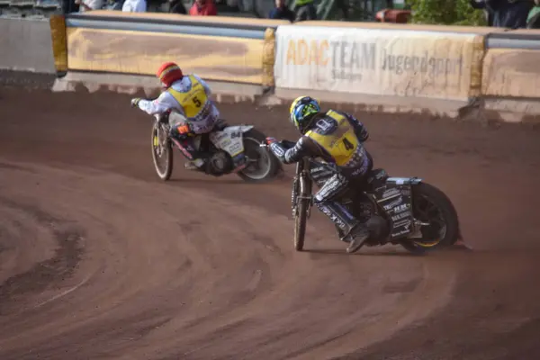 Şehirdeki motosiklet yarışı.