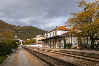 Pinhao tren istasyonu: çarpıcı Douro Vadisi manzarası arasında klasik bir cazibe
