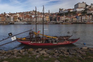 Porto 'nun Büyüsünü Keşfetmek: Tarihi ve Renkli Bir Şehri Keşfetmek