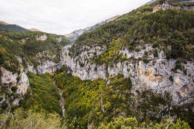 Escuain, Ordesa ve Monte Perdido Ulusal Parkı 'nda sonbahar, İspanya