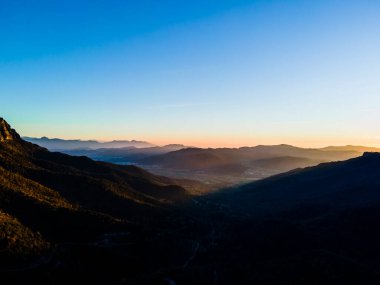 Puigsacalm Tepesi 'nde sonbahar manzarası, La Garrotxa, İspanya.