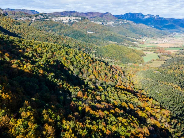 La Vall D En Bas, La Garrotxa, İspanya 'da sonbahar manzarası.