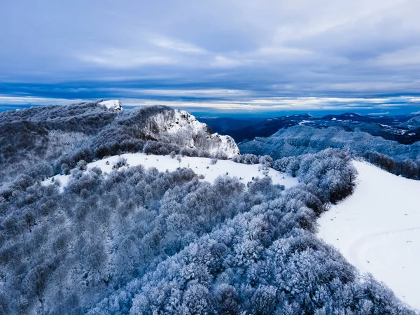 Puigsacalm Peak Garrotxa Girona Northern Spainの雪景色 — ストック写真