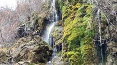 Cuenca, İspanya 'daki Cuervo Nehri akarsuları. 4K UHD