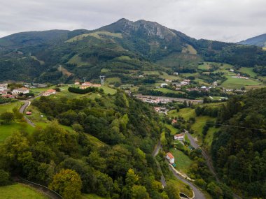 İspanya 'nın Bask bölgesinde yaz manzarası.