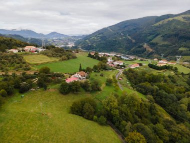 İspanya 'nın Bask bölgesinde yaz manzarası.