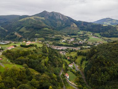 İspanya 'nın Bask bölgesinde yaz manzarası.