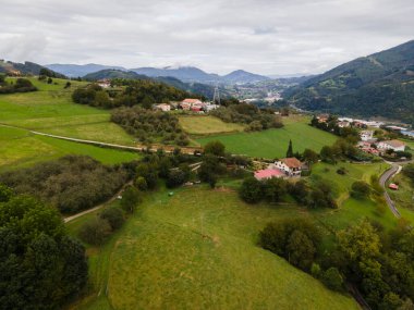 İspanya 'nın Bask bölgesinde yaz manzarası.