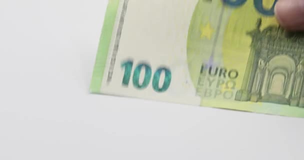 Mettendo Sul Tavolo Bianco Banconote 100 Euro Fondo Bianco — Video Stock