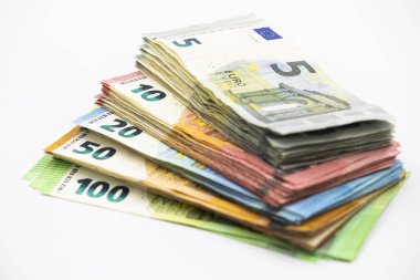 Pile of euro banknotes of 100, 50, 20, 10 and 5 euros.