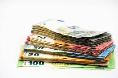 Pile of euro banknotes of 100, 50, 20, 10 and 5 euros.