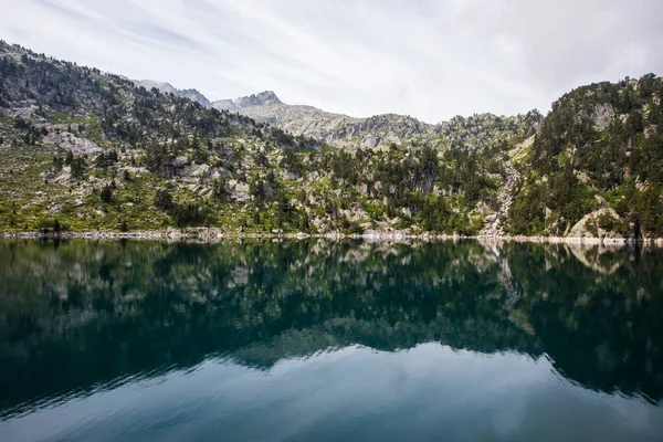 Sommarlandskap Aiguestortes Och Sant Maurici Nationalpark Pyrenéerna Spanien — Stockfoto
