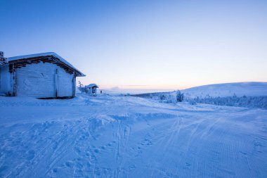 Pallas Yllastunturi Milli Parkı, Laponya, Finlandiya 'da kayak gezisi