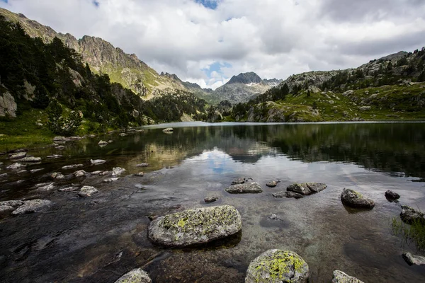 Sommarlandskap Aiguestortes Och Sant Maurici Nationalpark Pyrenéerna Spanien — Stockfoto