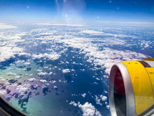 Політ Літака Крило Літака Літає Над Хмарами Морем Пальмі Канарські — стокове фото