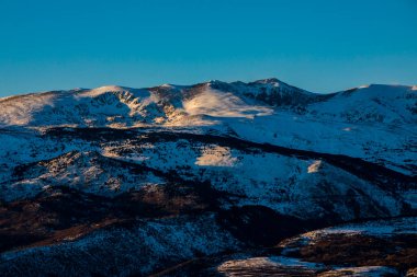 La Cerdnya 'da kış manzarası, Pireneler, Katalonya, İspanya