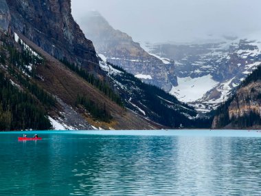 Kanada 'daki Louise Gölü Ulusal Parkı' nda yaz