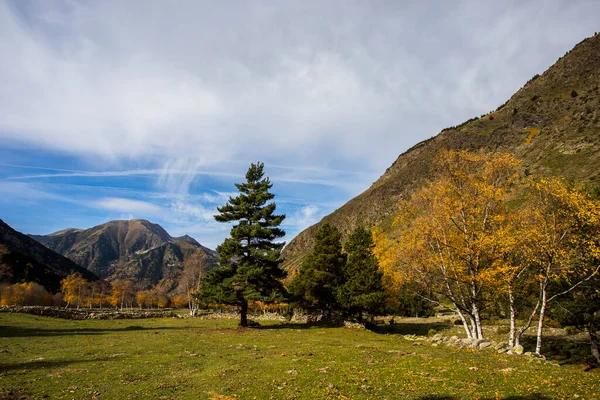 Port Puymorens Cerdanya Pyrenees フランスの山の秋の風景 — ストック写真