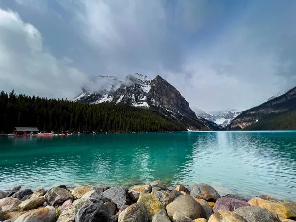 Lato Nad Jeziorem Louise Banff Park Narodowy Kanadzie — Zdjęcie stockowe