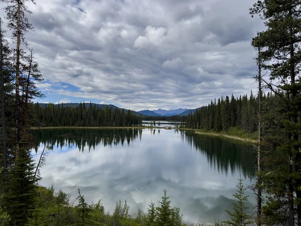 Jasper National Parkin Canada的夏季景观 — 图库照片
