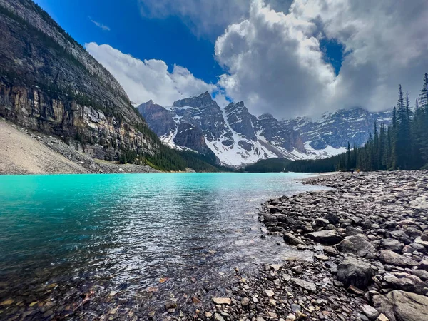Θερινό Τοπίο Στη Λίμνη Moraine Banff National Park Στον Καναδά — Φωτογραφία Αρχείου
