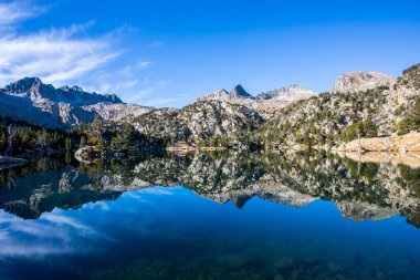 Sonbahar manzarası, Aiguestortes ve Sant Maurici Ulusal Parkı, Pireneler, İspanya
