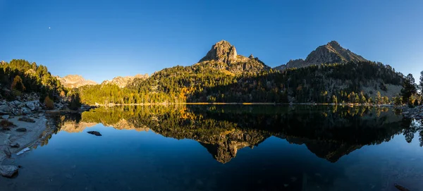 Осенний Пейзаж Aiguestortes Национальный Парк Сан Мауричи Пиренеи Испания — стоковое фото