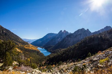Sonbahar manzarası, Aiguestortes ve Sant Maurici Ulusal Parkı, Pireneler, İspanya