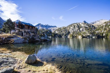 Sonbahar manzarası, Aiguestortes ve Sant Maurici Ulusal Parkı, Pireneler, İspanya