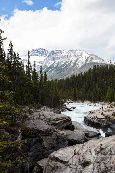 Καλοκαίρι Τοπίο Στο Φαράγγι Mistaya Banff National Park Στον Καναδά — Φωτογραφία Αρχείου