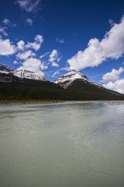 Kanada 'daki Jasper Ulusal Parkı' nda yaz manzarası