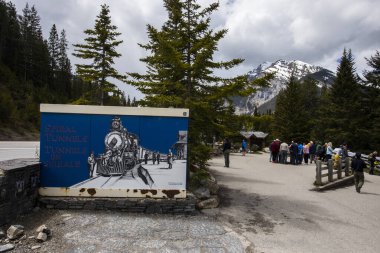 Yazları Spiral Tünellerde, Yoho Ulusal Parkı Kanada 'da