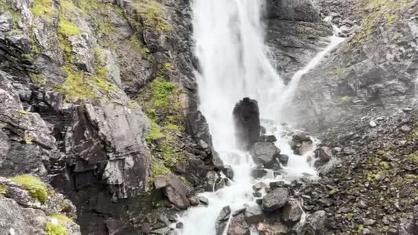 Una Escena Día Lluvioso Peligrosa Pintoresca Trollstigen Road Noruega — Vídeo de stock