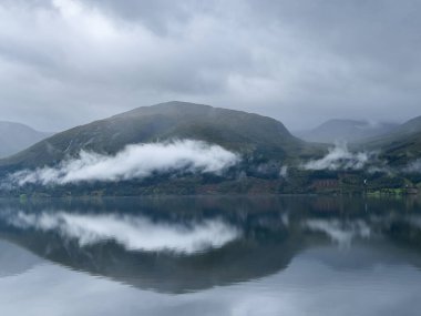 Norveç 'in güneyinde Bergen' den Alesund yoluna sonbahar manzarası