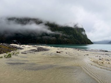 Briksdal, Norveç; 11 Eylül 2023: Norveç 'te Nehir Tufanı Gelinlik Vadisi' ne Döktü