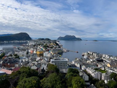 Norveç 'in Alesund şehrinde sonbahar manzarası