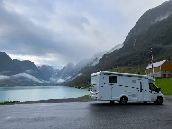 Campercamper Briksdal Gletsjervallei Zuid Noorwegen Europa — Stockfoto