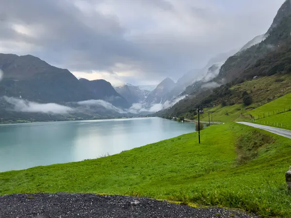 Norveç Güneyindeki Briksdal Buzul Vadisi Nde Yol Avrupa — Stok fotoğraf