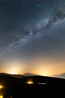 Serra Del Cadi 'de yaz samanyolu, Pireneler, Kuzey İspanya