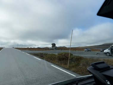 Beitostolen, Norveç; 17 Eylül 2023: Norveç 'in güneyinde Trondheim' da sonbahar yolu