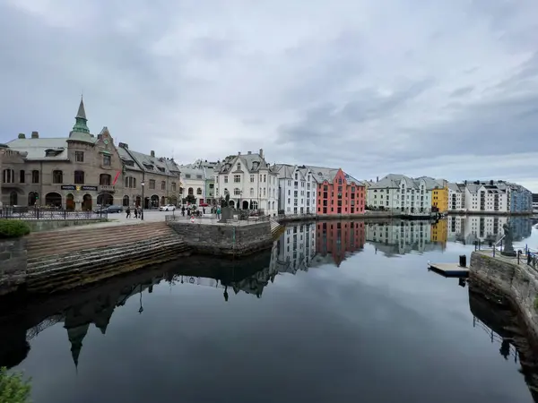 Alesund, Norveç; 14 Eylül 2023: Norveç 'in Alesund şehrinde sonbahar manzarası