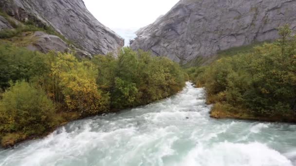 Una Escena Día Muy Lluvioso Valle Del Glaciar Briksdal Noruega — Vídeo de stock