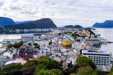 Norveç 'in Alesund şehrinde sonbahar manzarası