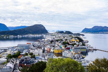 Norveç 'in Alesund şehrinde sonbahar manzarası