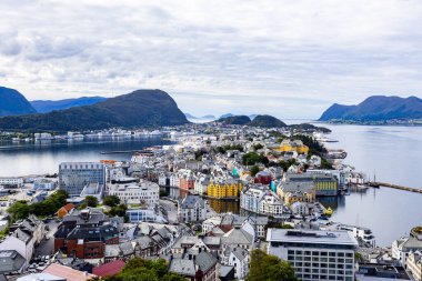 Norveç 'in Alesund şehrinde sonbahar manzarası