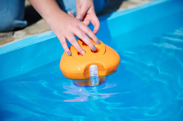 White Mini Chlorine Tablet Dispenser Disinfection Swimming Pool Pool Cleaner — Stock Photo, Image