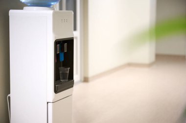 Ofiste ya da hastanede su soğutucusunu kapat.