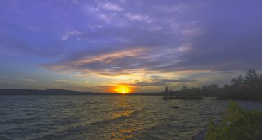 Volga Nehri üzerinde güzel gündoğumu.