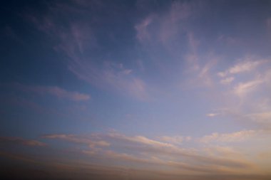 Bulutlu gökyüzü, güneş